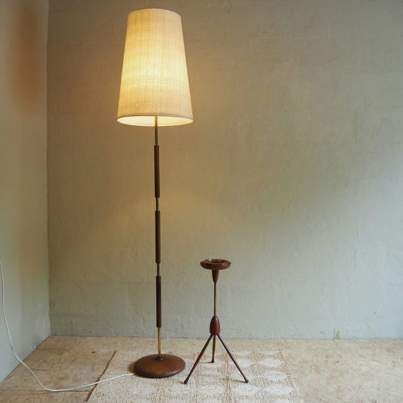 Deens design Vloerlamp H170cm - teak met messing en linnen kap - goede vintage staat met patina - sold