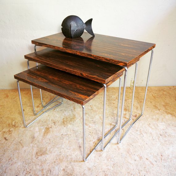 Set 60's Brabantia Nesting Tables in chroom met Palissander formica/fineer - 50x30xh40cm - € 95