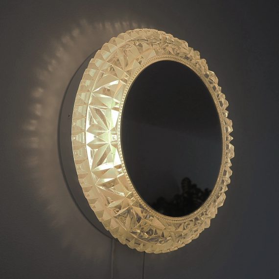 Spiegel met facet geslepen Glas rand en Verlichting - Helena Tynell, Glashütte Limburg Glass Mirror, Germany - Ø31cm - langs de rand gedeeltelijk wat bruine streepjes op het spiegelglas € 190