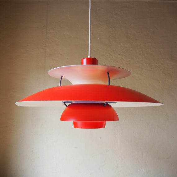 Rode PH5 Lamp - Red Poul Henningsen for Louis Poulsen - ø50cm - de grote schaal heeft wat lichte pukkeltjes op de lak op 1 plek langs de rand verder in goede staat en opnieuw bedraad - Danish design - sold