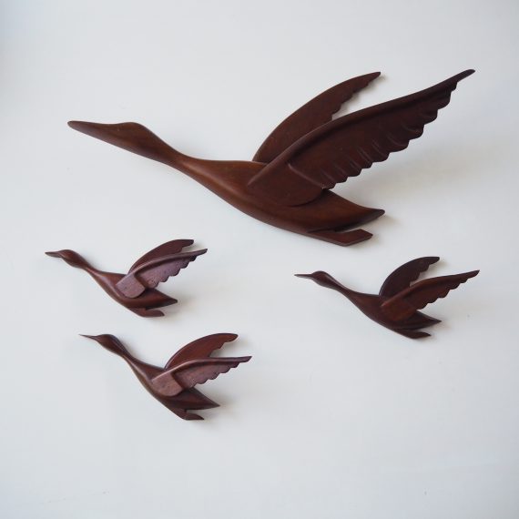 Set mid century houten wandsculptuur Vogels in zeer goede staat - Grote vogel 48cm kleine 20cm - Sold