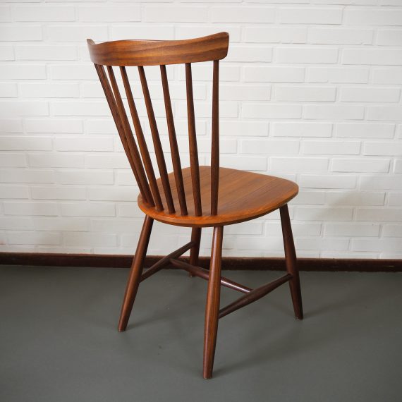 NESTO Stoel - Dining chair by Yngve Ekström 1964 Nässjö Sweden - in zeer goede staat, mooi teakhout - zithoogte 44,5cm - sold