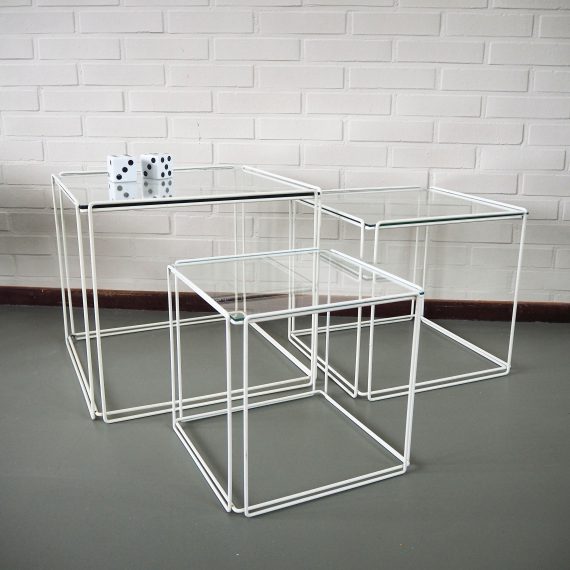 Set witte Isocele Nestingtables metaal en glas - Max Sauze - compleet - tijdloos vintage design - Prijs €495