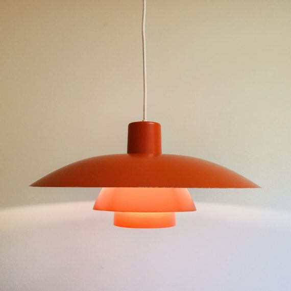 Vintage Deens design Oranje PH 4/3 Hanglamp - Danish design by Poul Henningsen for Louis Poulsen - in goede staat, bij de rand en bovenop een plekje met een klein beetje lak er af - ø 40 cm H 20 cm - sold