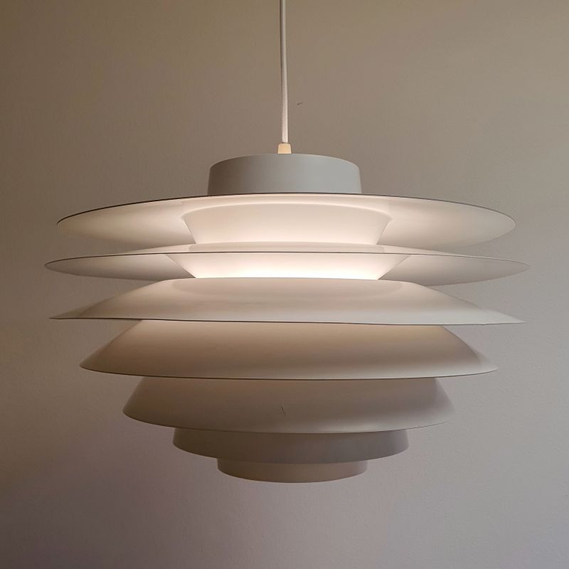 Witte VERONA Hanglamp by Svend Middelboe for Nordisk Solar - Vintage Danish design - in goede vintage staat met enkele leeftijdssporen - voorzien van een nieuw lang stoffen snoer - Ø48 cm H 33cm - sold