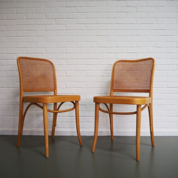 Stoelen in Thonet Praag style (niet gemerkt) - B48xD40xH82cm Zithoogte 46cm - in zeer goede staat - Per stuk € 110 * nog 1 stoel beschikbaar *
