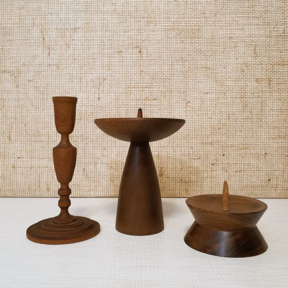 3 Deense teak houten Kandelaren - Danish vintage design Candlesticks - van links naar rechts; 19cm hoog €15 / 17cm hoog €30 / 5,5cm hoog €15