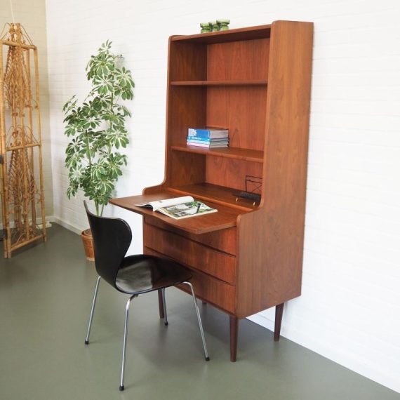 Vintage Deens design Boekenkast / Bureau / Schrijftafel / Secretaire in teak, met uitschuifbaar blad - prachtige gebogen lijnen ter hoogte van de lades en het blad - in goede vintage staat, H163B80xD45cm werkhoogte 74cm - sold