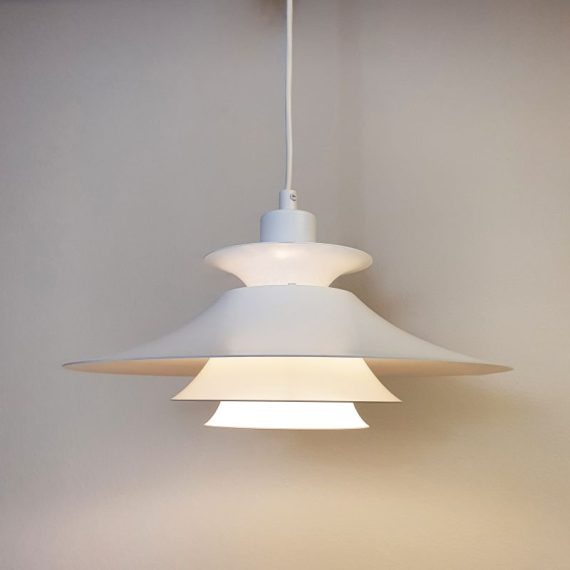 Deense Schalenlamp Hanglamp Jeka Metaltryk design type SILHUET - in zeer goede staat, wit metaal Ø37 met lang snoer - € 195