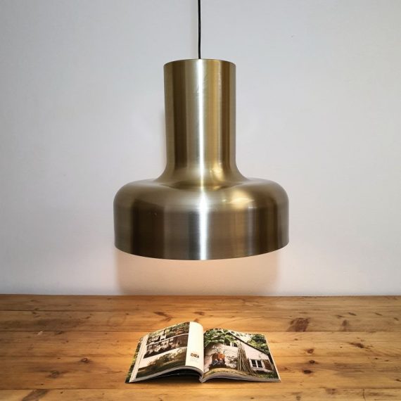 Grote Messing Hanglamp Vintage Deens design - binnenin een aluminium schaal - in goede vintage staat, enkel wat lichte witte verfstipjes op 1 plek, niet goed te verwijderen - H45xØ45cm lengte incl. snoer 130cm - industrieel maar dan stijlvol - € 350