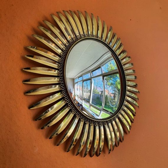 Vintage bolle Sunburst Spiegel - Brass Leaf Mirror 1950's - Ø55 - in goede vintage staat - toegeschreven aan DeKnudt òf Josef Frank - € 290