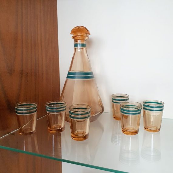 Vintage Likeurstel Likeurset - Karaf met glazen stolp, en 6 glaasjes in goede en geheel gave staat - Karaf H19cm, glaasjes H5cm - € 95