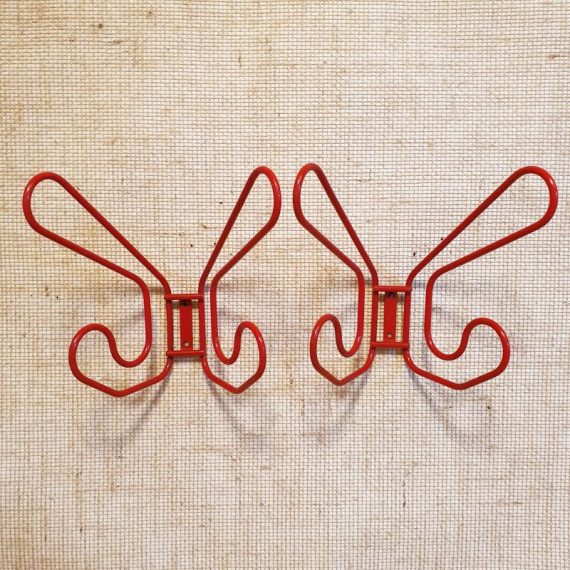 2 Vintage Ikea FRAN draadstaal Wandhaken Kapstok Haken - rood - in nieuwstaat - Per stuk €30