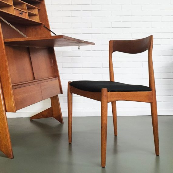 Nieuw gestoffeerde stoel van Arne Vodder voor Vamo Sønderborg - Deens design - H77xD45xB47xH45cm - € 300