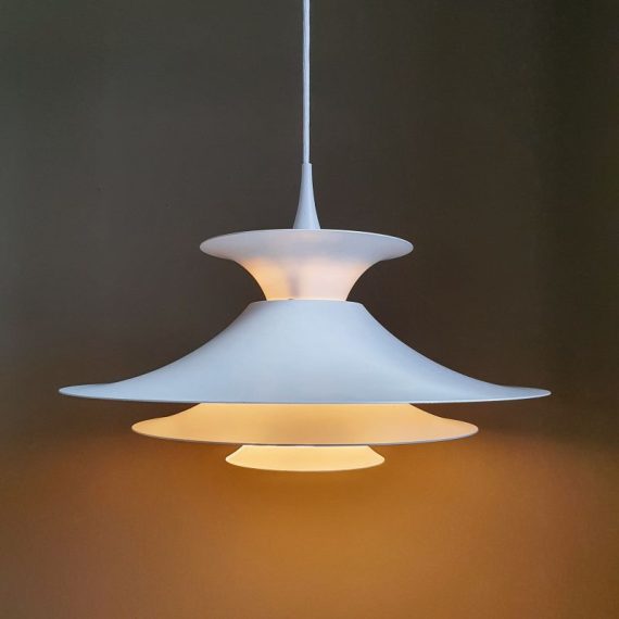 Hanglamp RADIUS by Erik Balslev, Fog & Mørup, 1960s - in zeer goede vintage staat - zware metalen schalenlamp in wit, met stoffen snoer - Ø45 H150 cm - € 395