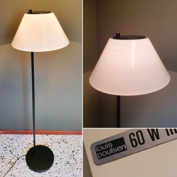 Zeldzame Combi Vloerlamp ontworpen door Per Iversen voor Louis Poulsen, type nr. 28918 jaren 80 Deens design - H130cm - zwart metaal met opaalwitte kap in acryl, heel fijn licht! - schakelaar knop op de kap - in zeer goede staat (als nieuw) en zeldzaam - € 795