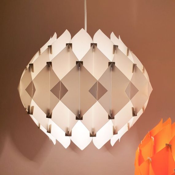 Vintage Butterfly hanglamp wit - Lars Schioler voor Hoyrup Denmark, 60s - H30xB35cm - in goede vintage staat - € 200