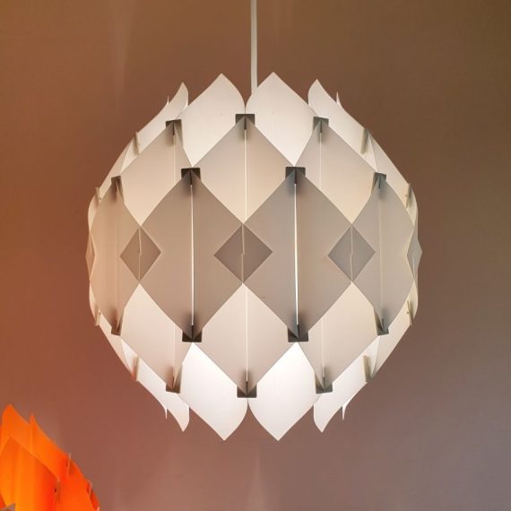 Vintage Butterfly hanglamp Wit - Lars Schioler voor Hoyrup Denmark, 60s - 30x30cm - in goede vintage staat - € 180