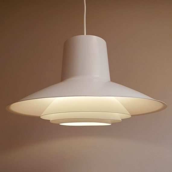 Witte Hanglamp by Svend Middelboe for Nordisk Solar type 74603 Auditorie 3 - Vintage Danish design - in goede vintage staat met enkele leeftijdssporen en een klein deukje - voorzien van een nieuw lang stoffen snoer - Ø46 cm - € 325