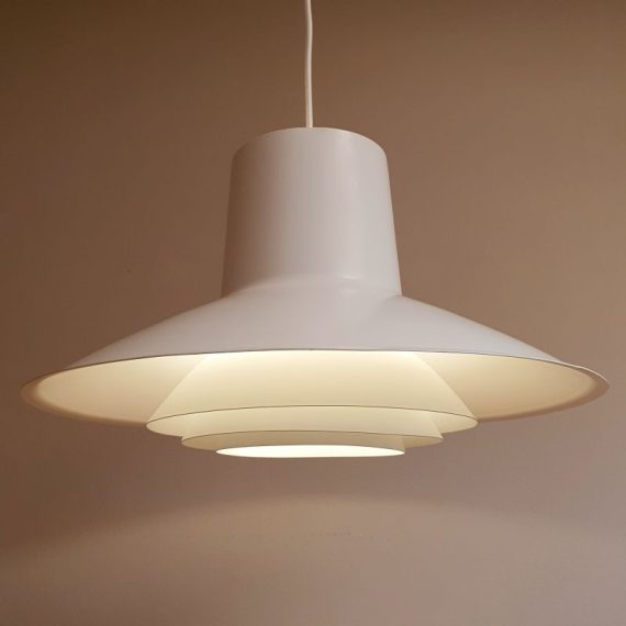 Witte Hanglamp by Svend Middelboe for Nordisk Solar type 74603 Auditorie 3 - Vintage Danish design - in goede vintage staat met enkele leeftijdssporen en een klein deukje - voorzien van een nieuw lang stoffen snoer - Ø46 cm - € 295