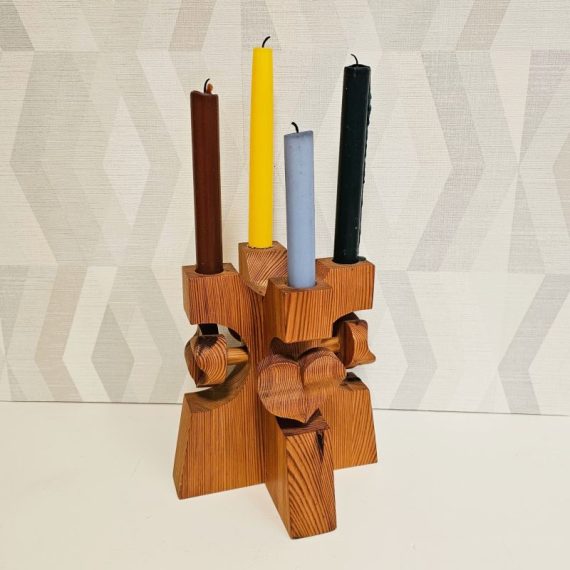 Zweedse Kandelaar met harten in massief grenen voor 4 kaarsen - Leif Tollefsen design Malmö, gemerkt - 20x20cm - Solid pine wooden Swedish vintage Candlestick - zeldzaam en in zeer goede staat - € 95