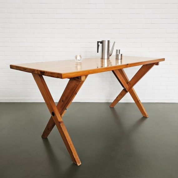 Vintage Eettafel in massief grenenhout door Ate Van Apeldoorn voor Houtwerk Hattem, jaren 70 - 151x69xH72cm - in zeer goede staat - € 540