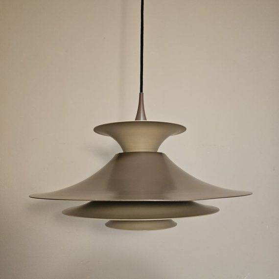 Hanglamp RADIUS by Erik Balslev, Fog & Mørup, 1960s - in zeer goede vintage staat - zware metalen schalenlamp in matbruin, met stoffen snoer - Ø45 H150 cm - € 340