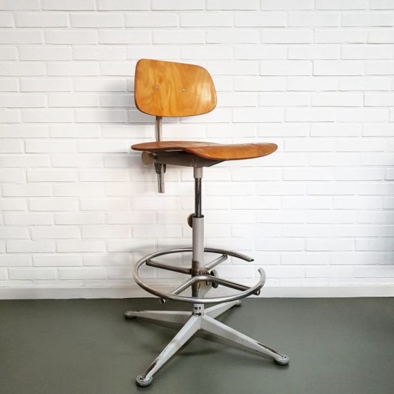 Friso Kramer Atelierkruk Ahrend de Cirkel - in goede vintage industriele staat - € 275