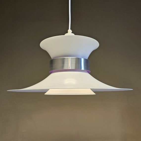 Deens design. grote vintage Hanglamp by Bent Nordsted voor Lyskaer Belysning jaren 70 - Ø47cm - metaal, wit met binnenin een paars accent wat mooi oplicht - in zeer goede staat en voorzien van een nieuw lang stoffen snoer, de lamp is ophangklaar - € 295