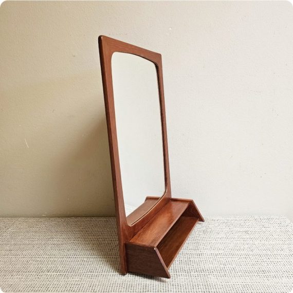Vintage Deens design - Wandspiegel met vak / kammenbak - 53,5x33x12cm - in zeer goede vintage staat - € 190