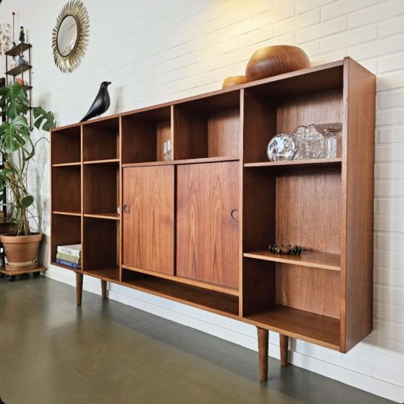 Vintage Deens design Kast van Farso Møbelfabrik - met vakken en 2 schuifdeuren - 202x25x114cm - in zeer goede vintage staat - € 1850
