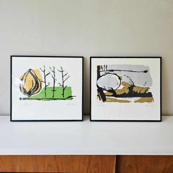 2 x ingelijst zeefdruk kunstwerk (51x46cm) van de Nederlandse kunstenaar en glazenier Ted Felen (1931–2016), getiteld Lente en Winter. Beide gesigneerd, beide oplage 7 uit 45. In zeer goede staat. Prijs per stuk € 95, mogen apart weg.